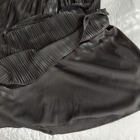 City Triangles - High Neck Keyhole Accordion Pleat Belted Formal Dress - Picture 9 of 13